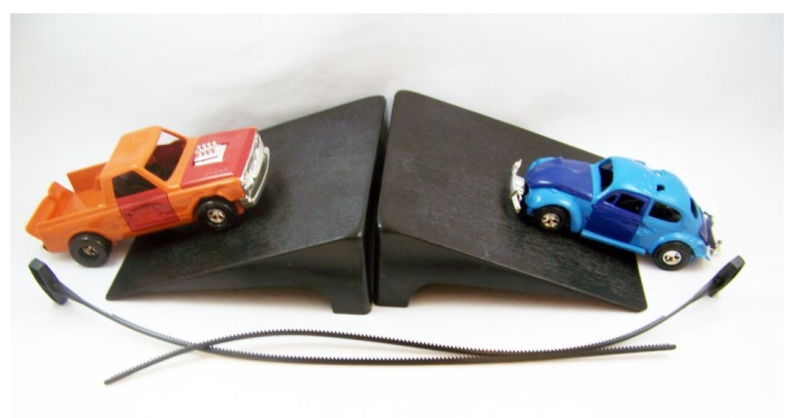 A-03-Gyro Jet coffret cascadeurs ref.39597 vehicule avec lanceur, tremplin.La Coccinelle. En plastique 1976_05.jpg